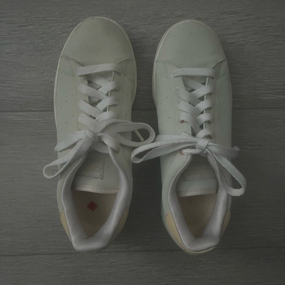 Adidas sneaks - Picture 2 of 4